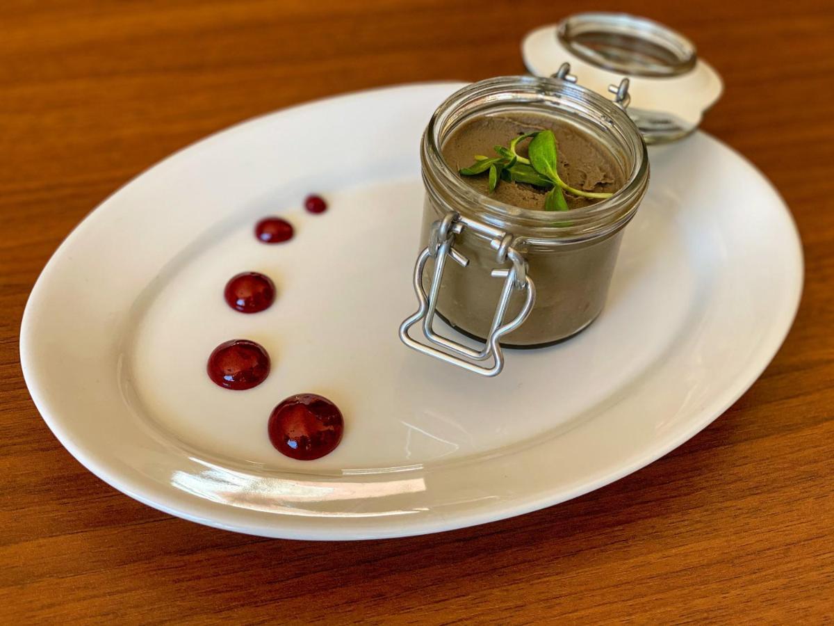 סטופאבה Hotel Eminent מראה חיצוני תמונה