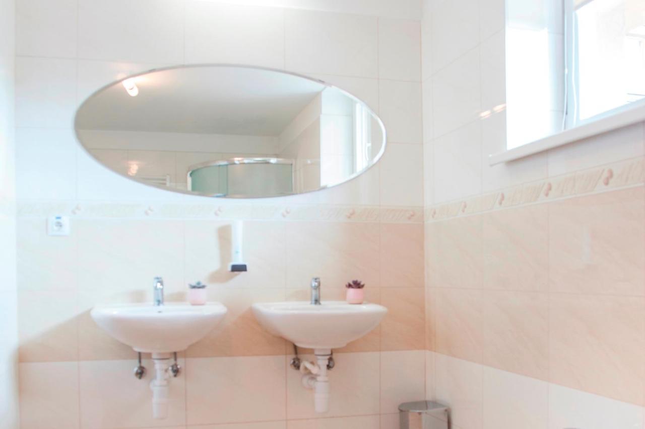 סטופאבה Hotel Eminent מראה חיצוני תמונה