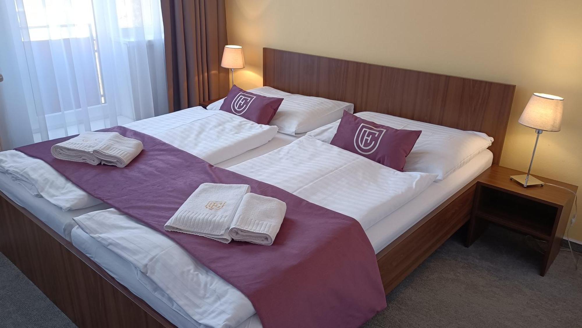 סטופאבה Hotel Eminent מראה חיצוני תמונה