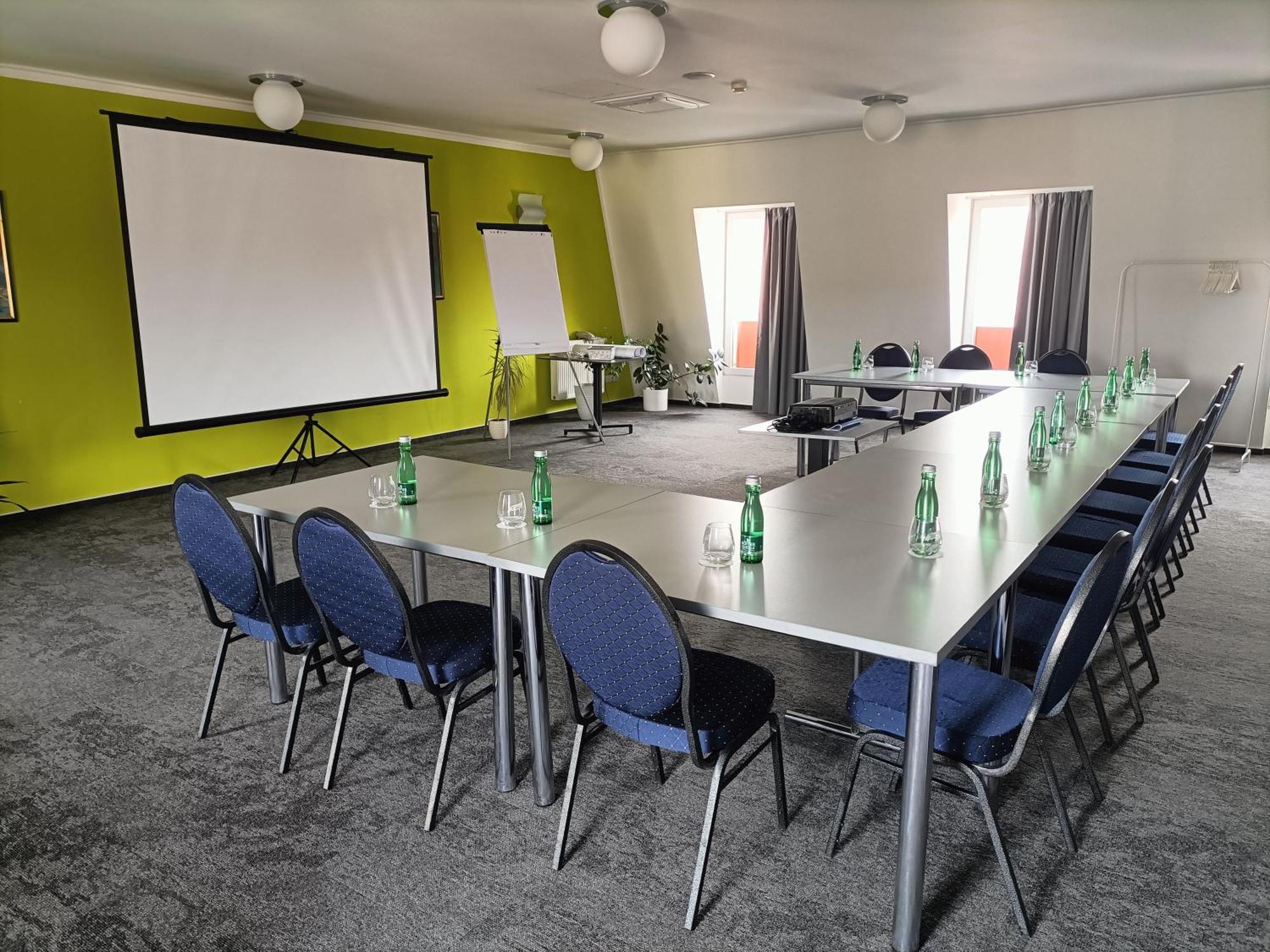 סטופאבה Hotel Eminent מראה חיצוני תמונה