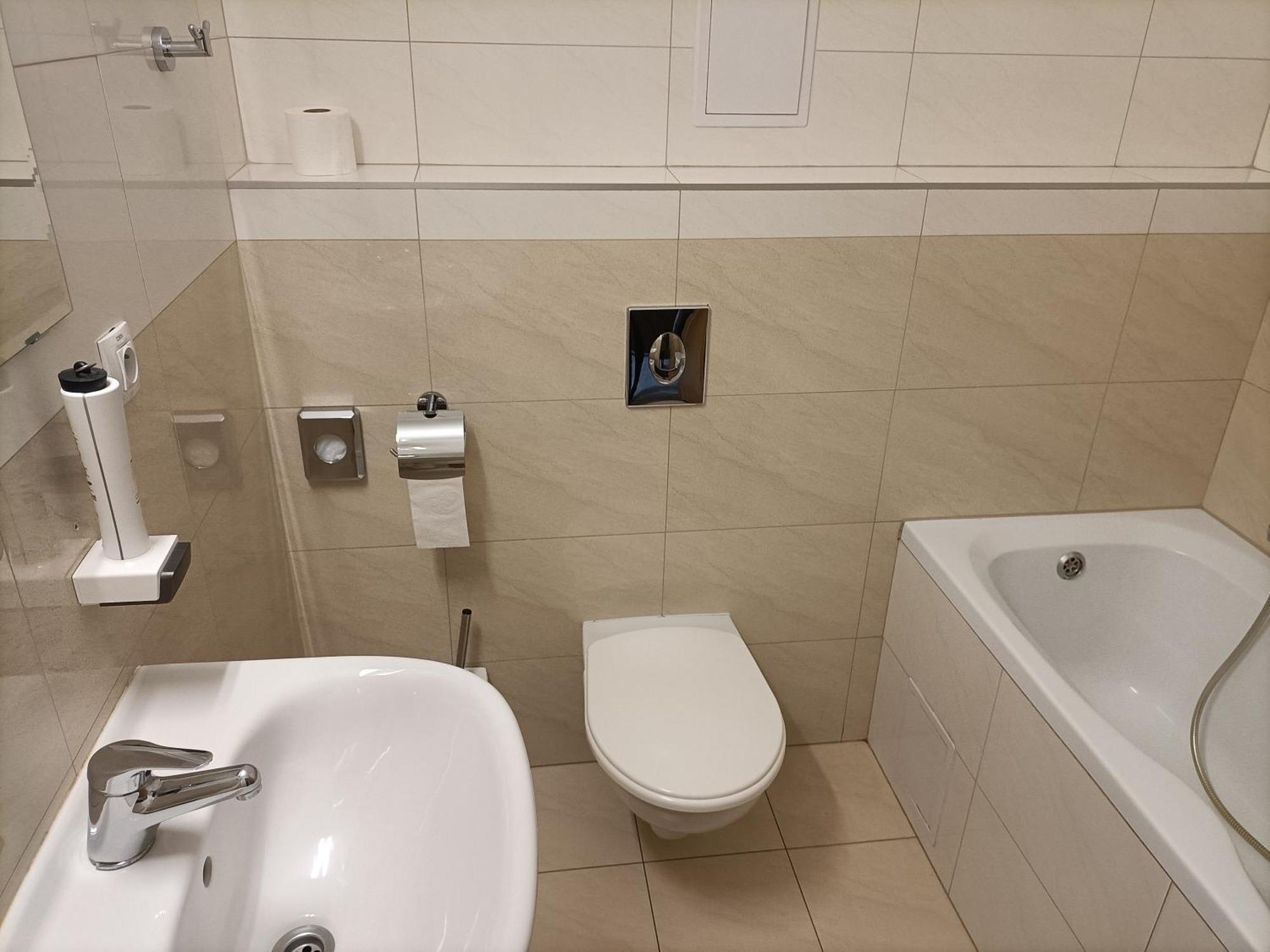 סטופאבה Hotel Eminent מראה חיצוני תמונה