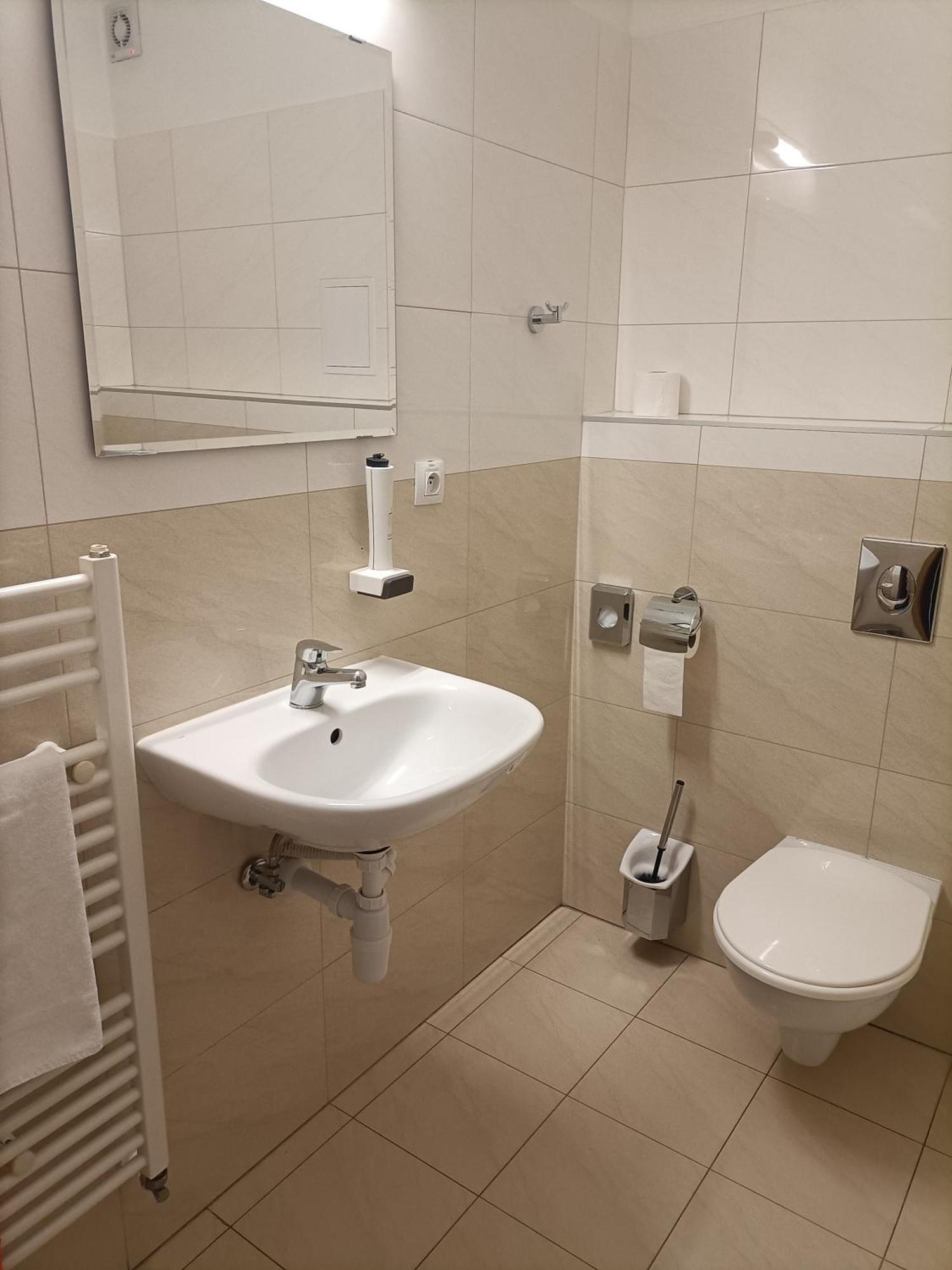 סטופאבה Hotel Eminent מראה חיצוני תמונה