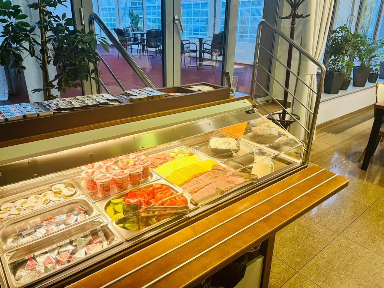 סטופאבה Hotel Eminent מראה חיצוני תמונה
