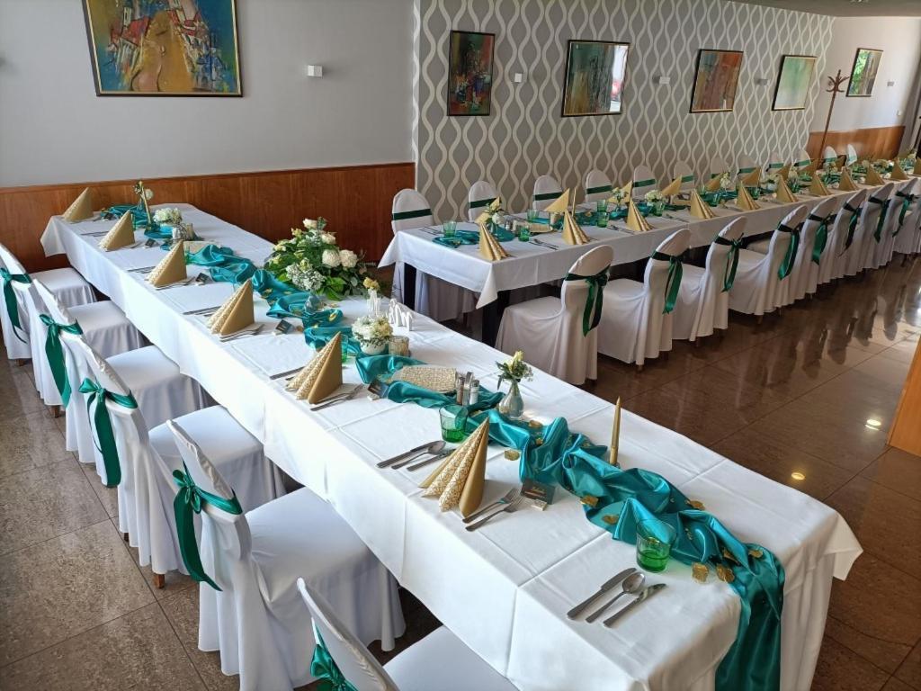 סטופאבה Hotel Eminent מראה חיצוני תמונה
