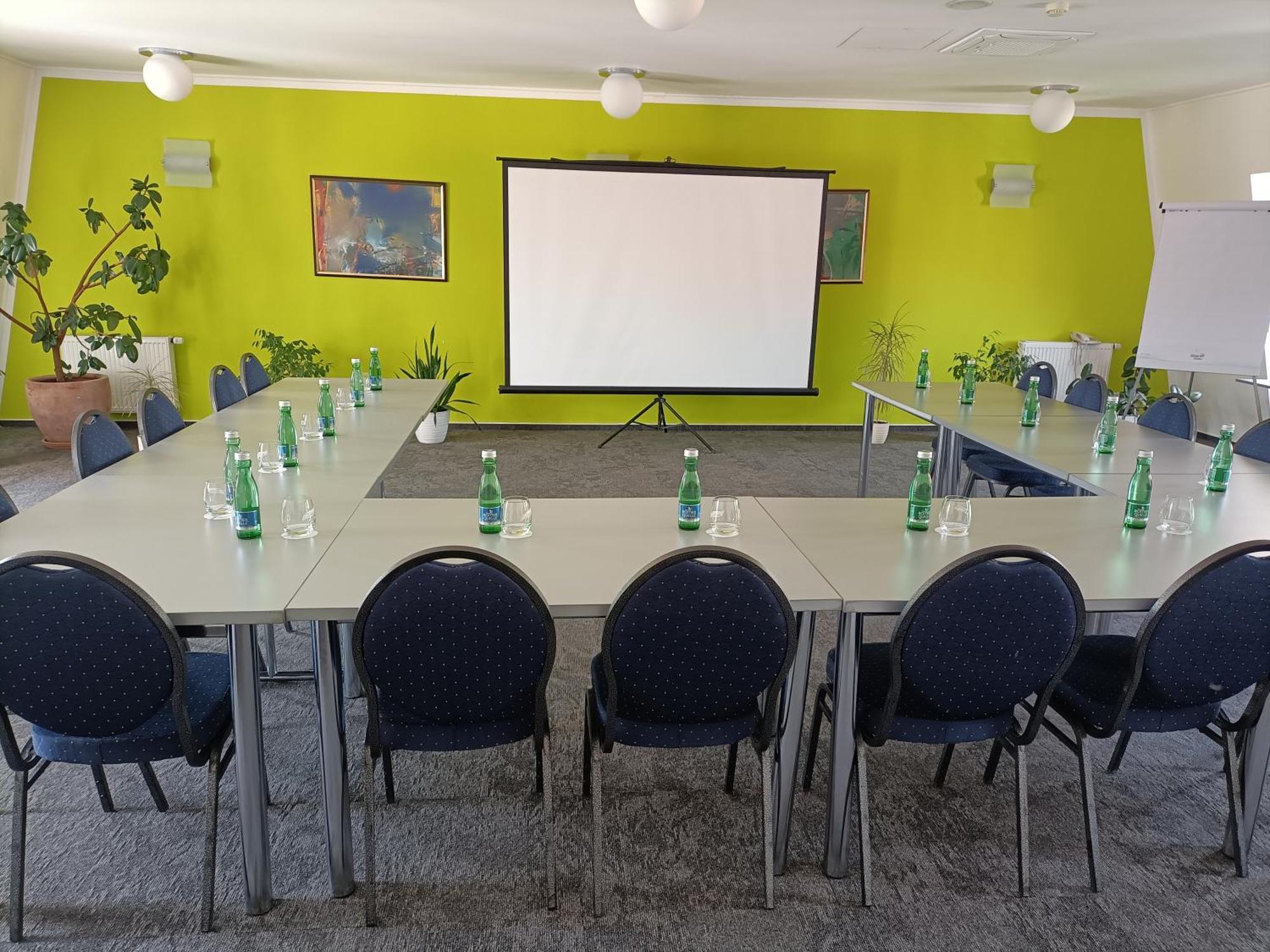 סטופאבה Hotel Eminent מראה חיצוני תמונה