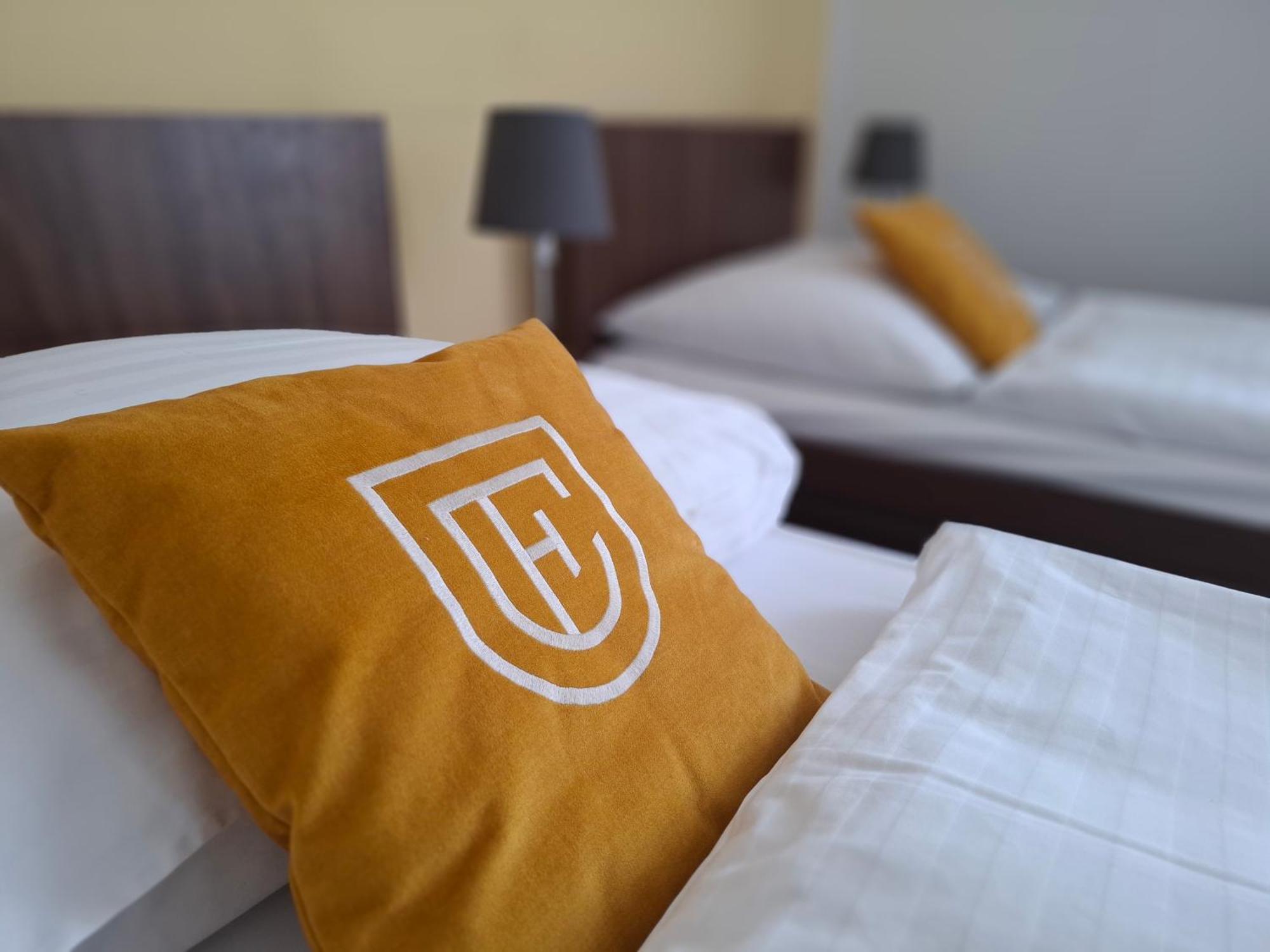 סטופאבה Hotel Eminent מראה חיצוני תמונה