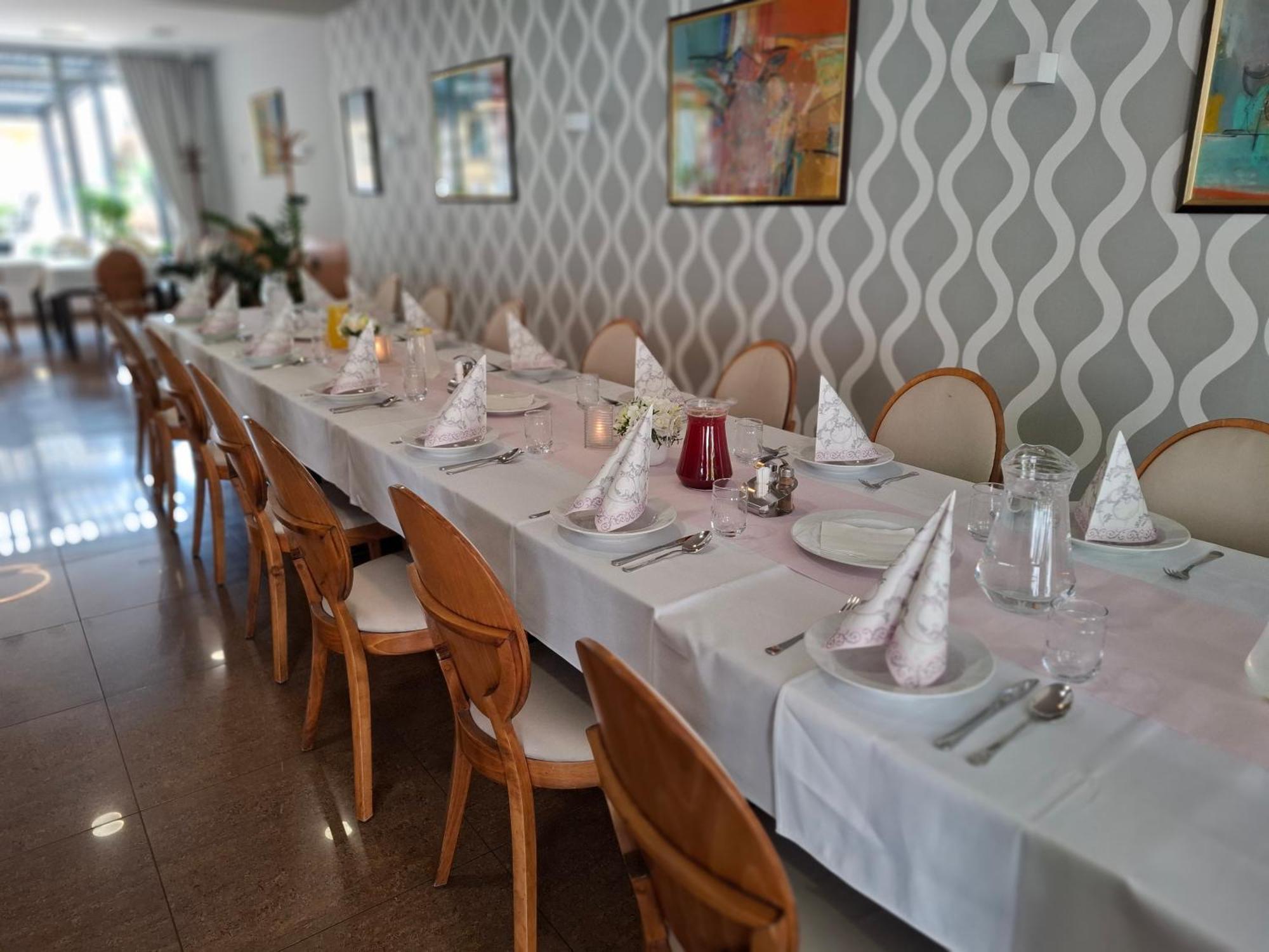 סטופאבה Hotel Eminent מראה חיצוני תמונה