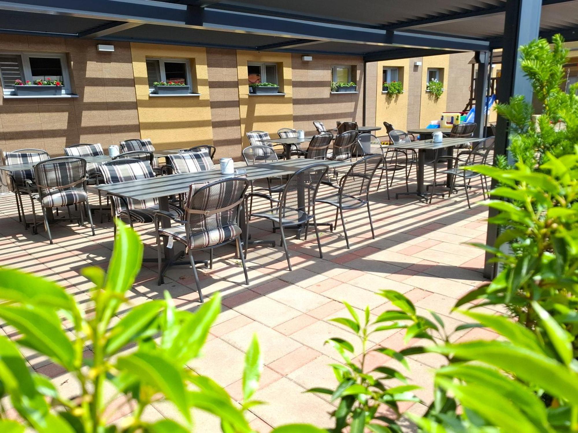 סטופאבה Hotel Eminent מראה חיצוני תמונה