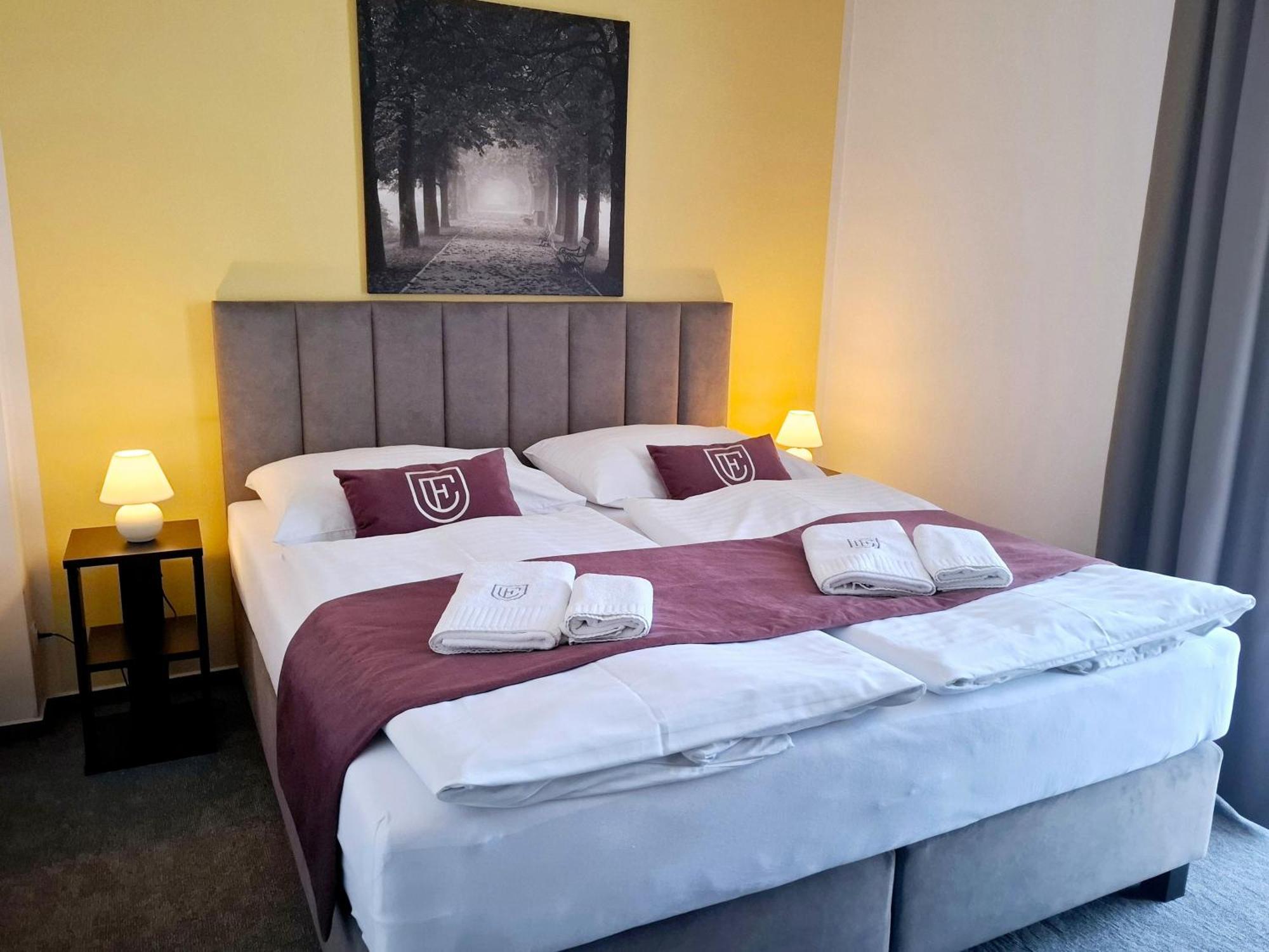 סטופאבה Hotel Eminent מראה חיצוני תמונה